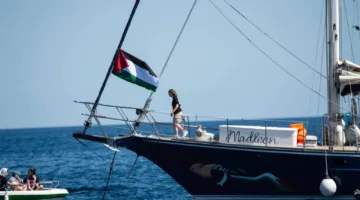 إسرائيل تُنقل 6 من نشطاء السفينة مادلين إلى المطار استعدادًا لترحيلهم