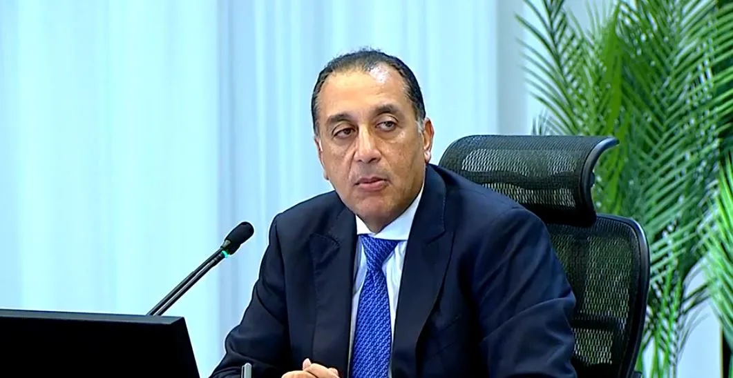 مدبولي بشأن تقارير إطلاق أول سيارة كهربائية لشركة النصر بسعر مليون جنيه: نحن لا زلنا نبحث موضوع التسعير.