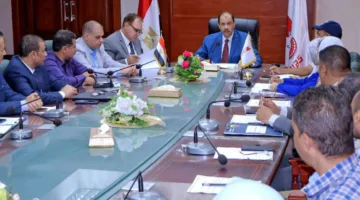 محافظ سوهاج يعقد اجتماعاً لوضع استراتيجيات تشغيل الأسواق الحضرية الجديدة وتحقيق أقصى استفادة منها