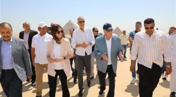 مستشار الرئيس للشؤون المحلية يراقب خدمات المنطقة الأثرية للأهرامات