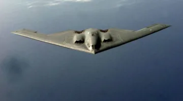 واشنطن بوست: القاذفات B-2 الأمريكية تتجه عبر المحيط الهادئ في وقت يفكر فيه ترامب في توجيه ضربات لإيران