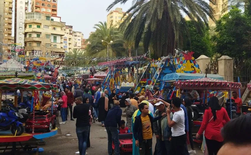 بـ10 جنيهات فقط.. الأطفال يتوجهون إلى الملاهي الشعبية في أبو العباس المرسي بالإسكندرية احتفالاً بالعيد بـ10 جنيهات فقط.. الأطفال يتوجهون إلى الملاهي الشعبية في أبو العباس المرسي بالإسكندرية احتفالاً بالعيد