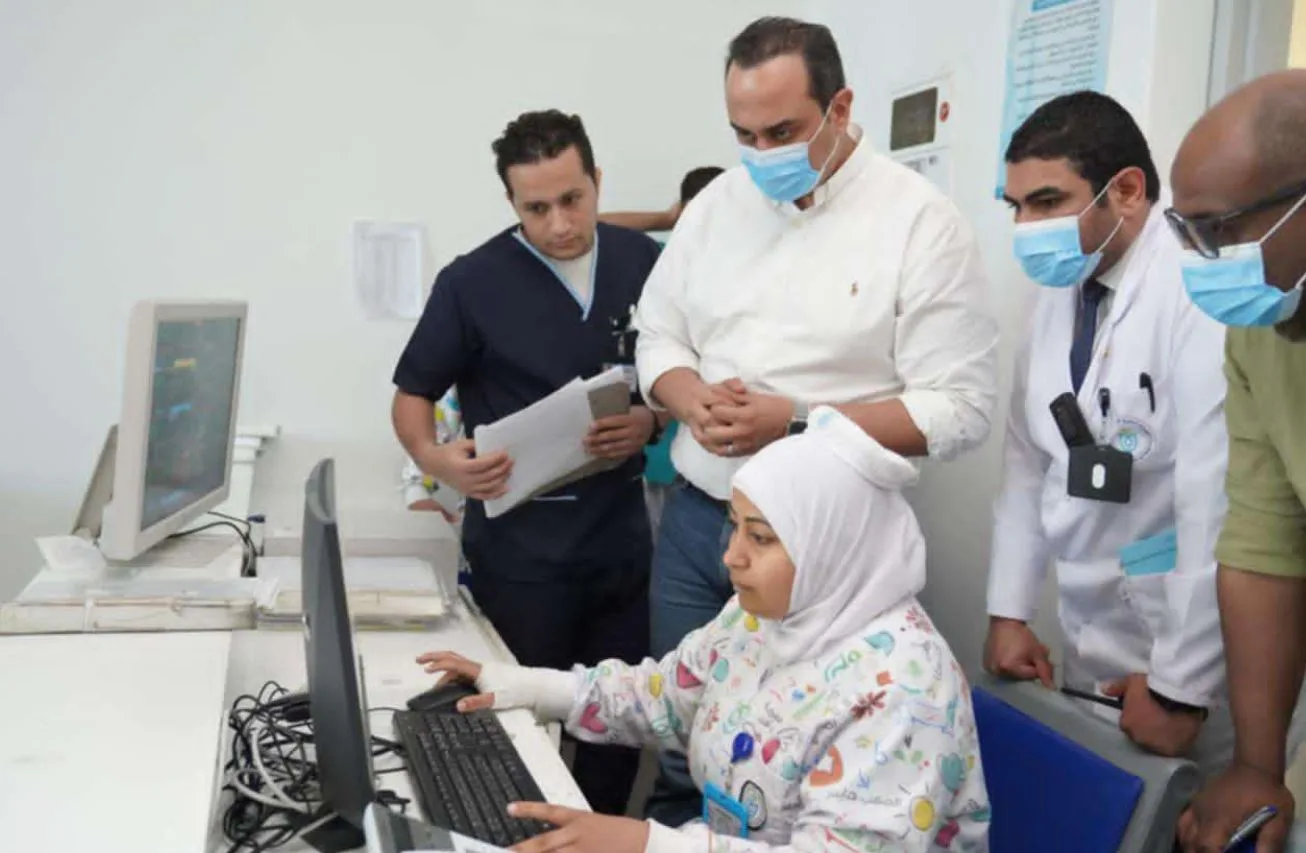 رئيس قطاع الرعاية الصحية يستمر في جولات متابعة تنفيذ خطة التأمين الصحي خلال فترة العيد