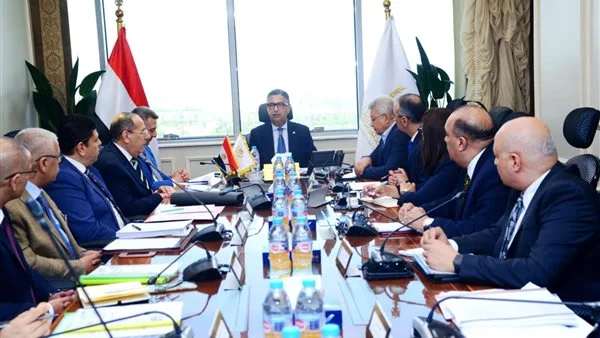 وزير التموين يراقب توفر السلع الأساسية في مخازن الشركة القابضة للصناعات الغذائية