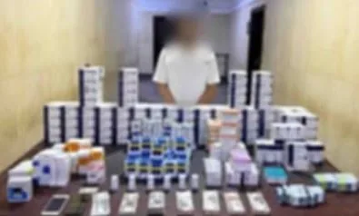إلقاء القبض على شخصين بحوزتهما أقراص ومخدرات بقيمة 4 ملايين جنيه في الجيزة. إلقاء القبض على شخصين بحوزتهما أقراص ومخدرات بقيمة 4 ملايين جنيه في الجيزة.