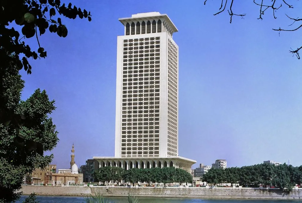 استعراض القوة لن يضمن الأمن لأي أمة.. مصر تندد بالاعتداء الإسرائيلي على إيران وتطالب بالتحلي بالتهذيب استعراض القوة لن يضمن الأمن لأي أمة.. مصر تندد بالاعتداء الإسرائيلي على إيران وتطالب بالتحلي بالتهذيب