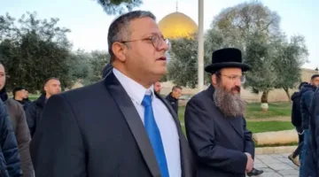 بن غفير يدخل المسجد الأقصى برفقة كبار المسؤولين في شرطة الاحتلال