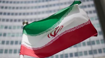 إيران تحذر من رد شامل ضد إسرائيل في حال استهداف منشآتها النووية.