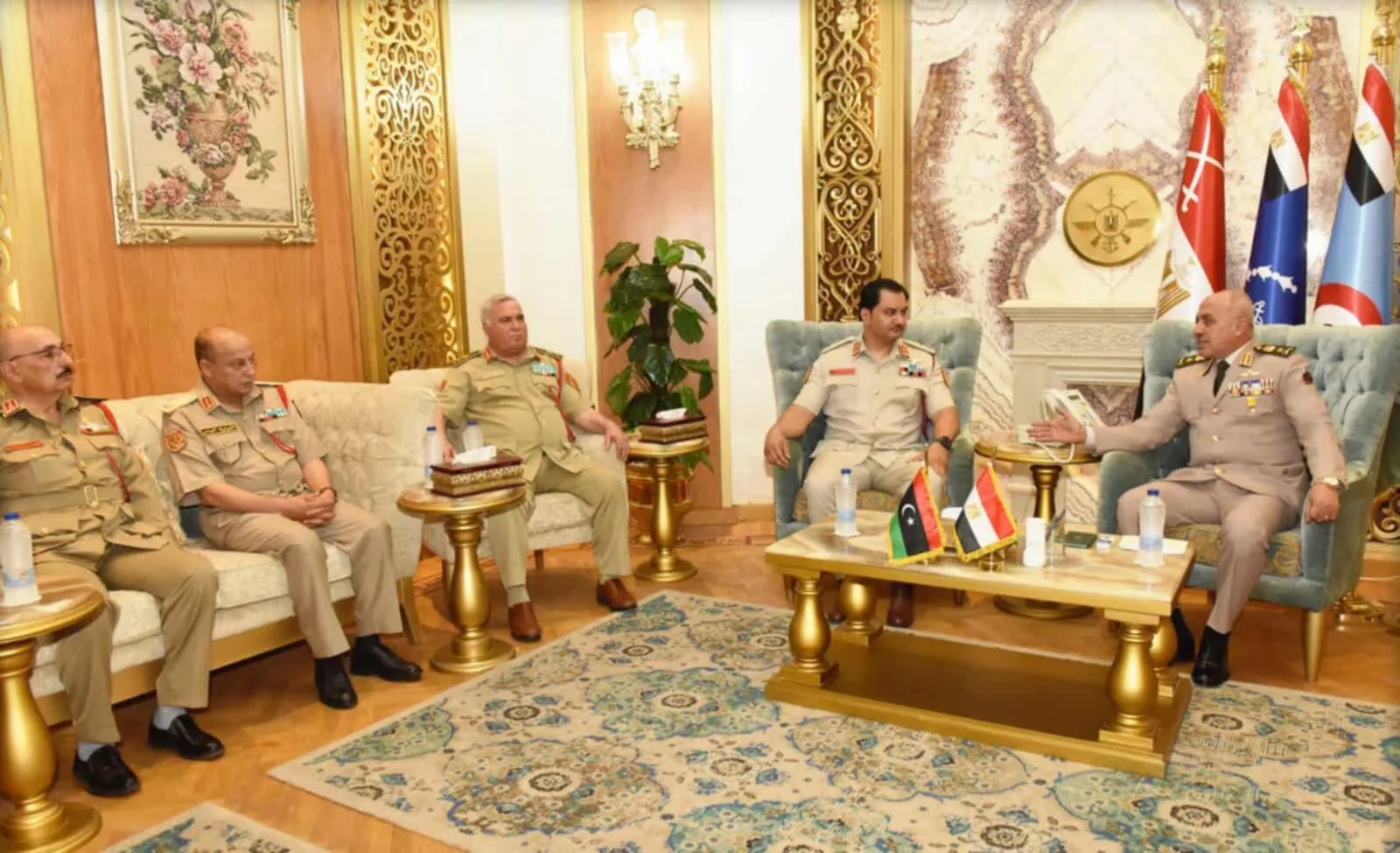مصر وليبيا تعكفان على تعزيز التعاون في المجال العسكري وتنظيم الجهود لحماية الحدود ومكافحة الهجرة غير الشرعية. مصر وليبيا تعكفان على تعزيز التعاون في المجال العسكري وتنظيم الجهود لحماية الحدود ومكافحة الهجرة غير الشرعية.