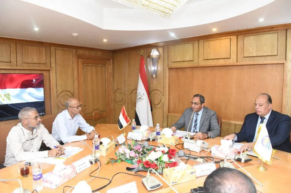 محافظ قنا يستعرض استراتيجيات تعزيز الموارد الذاتية وتحسين إدارة الأصول العامة محافظ قنا يستعرض استراتيجيات تعزيز الموارد الذاتية وتحسين إدارة الأصول العامة