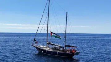 القبارصة الأتراك تستنكر الاعتداء الإسرائيلي على سفينة مادلين للأعمال الإنسانية.