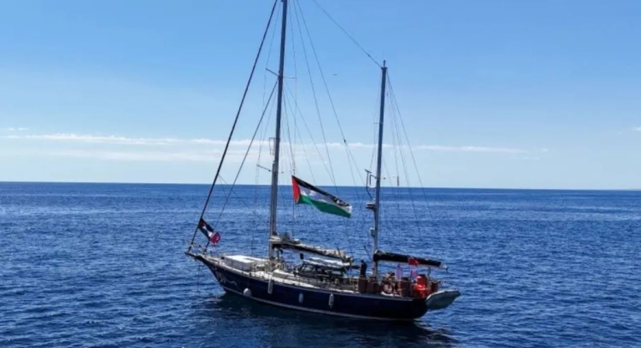 القبارصة الأتراك تستنكر الاعتداء الإسرائيلي على سفينة مادلين للأعمال الإنسانية.
