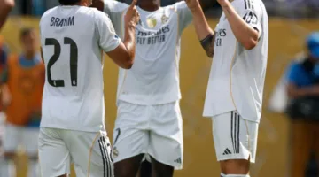 ريال مدريد يتغلب على باتشوكا بثلاثة أهداف رغم النقص في اللاعبين ويتصدر المجموعة الثامنة في كأس العالم للأندية.