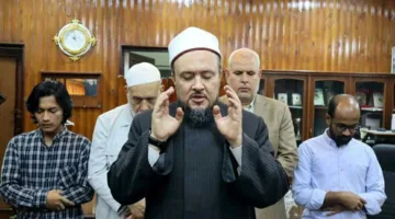 إقامة صلاة الغائب في كلية أصول الدين بالقاهرة تعبيرًا عن التعاطف مع طالب إندونيسي فقد والده قبل الامتحانات.