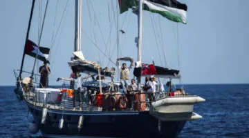 إسبانيا تستدعي القائم بالأعمال الإسرائيلي بسبب اعتراض السفينة مادلين.