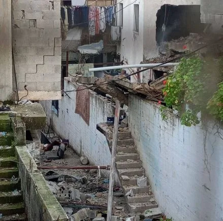فلسطين: محافظ طولكرم يندد بتجاهل الاحتلال لقرارات محكمته واستمرار عدوانه بهدم 104 مبنى في المخيم.