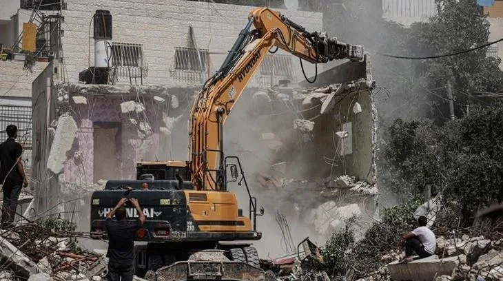 الجيش الإسرائيلي يقوم بتدمير منزل ومنشآت في منطقة الوسط والشمال من الضفة الغربية بدعوى البناء غير المصرح به. الجيش الإسرائيلي يقوم بتدمير منزل ومنشآت في منطقة الوسط والشمال من الضفة الغربية بدعوى البناء غير المصرح به.