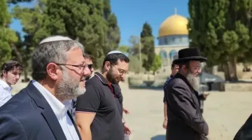 هآرتس: بن غفير ينتقد عناصر الشرطة الذين منعوا المستوطنين من الغناء والرقص في المسجد الأقصى