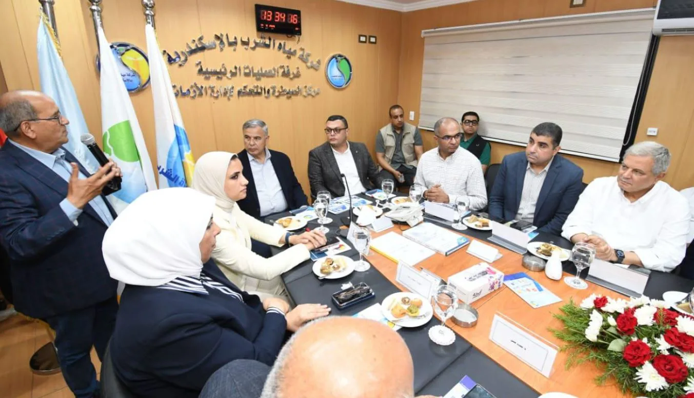 وزير الإسكان ومحافظ الإسكندرية يراقبان تقدم العمل في أنظمة مياه الشرب والصرف الصحي