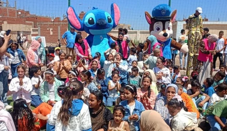 آلاف الأشخاص يحتفلون باليوم الثاني من عيد الأضحى في حدائق كفر الشيخ