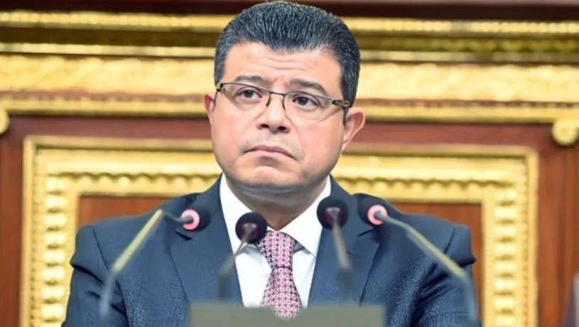 النائب محمد سليمان يثني على الميزانية بينما محمد بدراوي يهاجم الاعتماد على الضرائب.