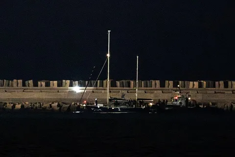 إسرائيل تبدأ بترحيل نشطاء سفينة مادلين وتُطلق عليها لقب «يخت السيلفي» إسرائيل تبدأ بترحيل نشطاء سفينة مادلين وتُطلق عليها لقب «يخت السيلفي»