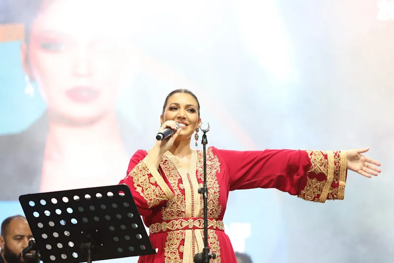 لمنور تفتتح فصل الصيف بأغنية خليجية جديدة لمنور تفتتح فصل الصيف بأغنية خليجية جديدة