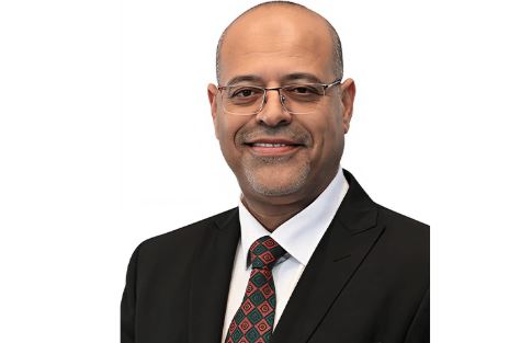 وزير العمل يعلن عن انطلاق اختبارات المتقدمين لوظيفة الخياطة والتفصيل في الأردن