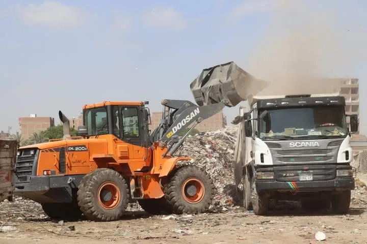 جمع 60 ألف طن من النفايات والقمامة في الجيزة خلال عطلة عيد الأضحى المبارك جمع 60 ألف طن من النفايات والقمامة في الجيزة خلال عطلة عيد الأضحى المبارك