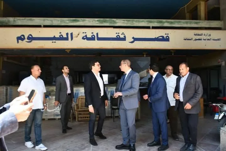فؤاد هنو والأنصاري يجرون جولة لمتابعة تحسينات وصيانة قصر الثقافة في الفيوم فؤاد هنو والأنصاري يجرون جولة لمتابعة تحسينات وصيانة قصر الثقافة في الفيوم