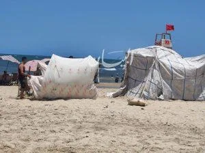 حملة لإزالة عشرين خيمة غير لائقة من شواطئ جمصة حملة لإزالة عشرين خيمة غير لائقة من شواطئ جمصة