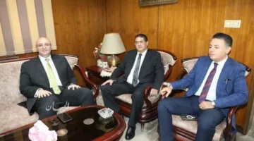 غنيم يقدم التهاني لرئيس محكمة بني سويف الابتدائية الجديد خلال زيارته لمجمع المحاكم