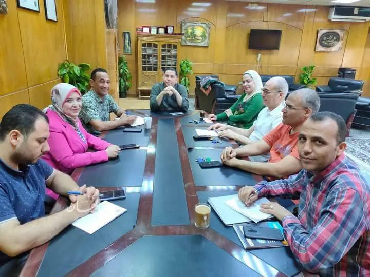 عميد كلية السياحة والفنادق بالفيوم يعقد اجتماعًا تمهيديًا لتجديد الاعتماد للجودة