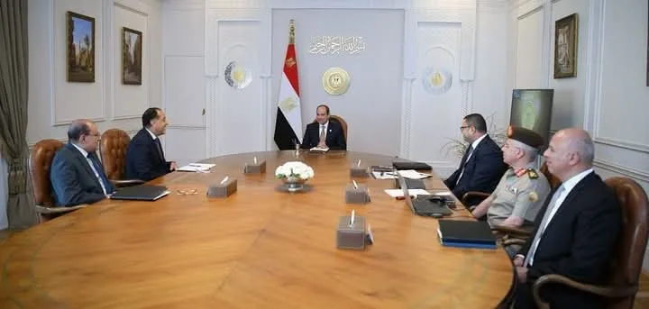 الرئيس السيسي يلتقي برئيس الوزراء ووزير الإسكان لمتابعة المشاريع الحالية. الرئيس السيسي يلتقي برئيس الوزراء ووزير الإسكان لمتابعة المشاريع الحالية.