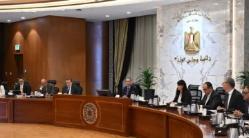 رئيس الوزراء المصري يراقب تطورات برنامج الطروحات الحكومية ويشدد على استمرار دعم مشاركة القطاع الخاص.