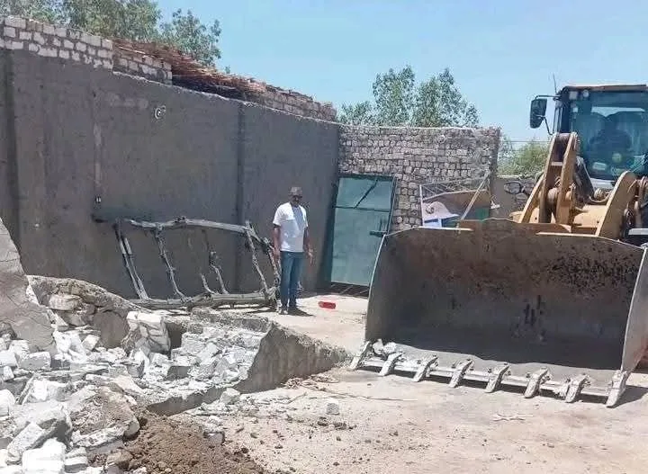 محافظ أسوان: استمرار جهود إزالة التعديات على أراضي الدولة في المرحلة الثانية محافظ أسوان: استمرار جهود إزالة التعديات على أراضي الدولة في المرحلة الثانية