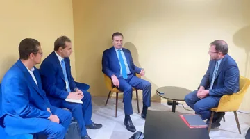 وزير الزراعة يتشاور مع السكرتير التنفيذي لهيئة صيد الأسماك في منطقة البحر المتوسط.