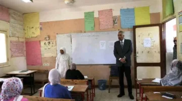 محافظ أسوان يقوم بجولة تفقدية على مجموعة من لجان الامتحانات الفرعية في إدفو