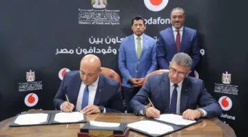 اتفاقية شراكة بين “ڤودافون مصر” و”وزارة الشباب والرياضة” لإنشاء محطات تقوية لشبكات الهاتف المحمول في 35 موقعاً.