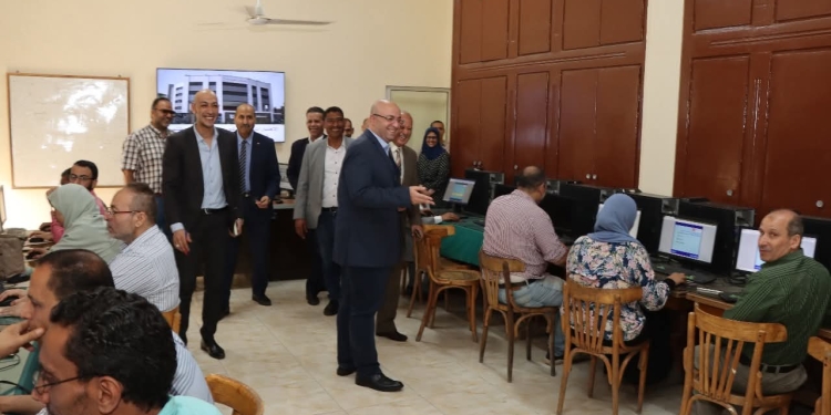 نائب محافظ بني سويف يراقب اختبارات تقييم مستوى المتقدمين لتأهيل القيادات التنفيذية نائب محافظ بني سويف يراقب اختبارات تقييم مستوى المتقدمين لتأهيل القيادات التنفيذية
