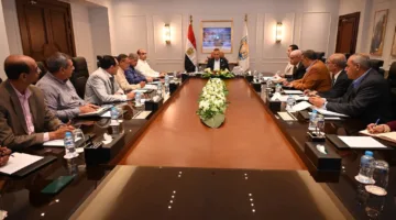 محافظ جنوب سيناء يجتمع بكبار المسؤولين في المدن لزيادة جودة الخدمات وتعزيز مستويات المعيشة