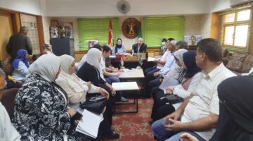 وكيل التعليم الأول في الشرقية يقود اجتماعًا شاملًا مع المدير العام للإدارة