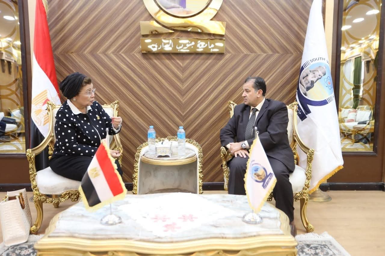 نائب وزير الصحة والسكان تتناول مع رئيس جامعة جنوب الوادي تعزيز الشراكة والتعاون. نائب وزير الصحة والسكان تتناول مع رئيس جامعة جنوب الوادي تعزيز الشراكة والتعاون.