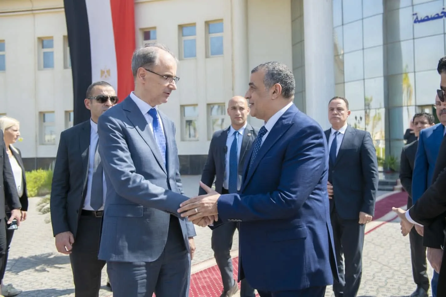 وزير الدولة للإنتاج الحربي يستضيف رئيس وزراء صربيا لمناقشة سبل تعزيز التعاون المشترك وزير الدولة للإنتاج الحربي يستضيف رئيس وزراء صربيا لمناقشة سبل تعزيز التعاون المشترك