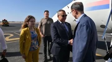 محافظ جنوب سيناء يستقبل رئيس الحكومة الصربية في مطار شرم الشيخ الدولي