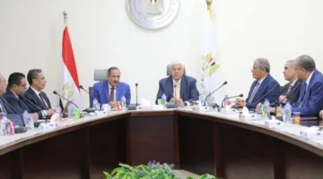 وزير التعليم العالي يلتقي بأعضاء اللجنة العليا لتحديد عمداء المعاهد الخاصة العليا