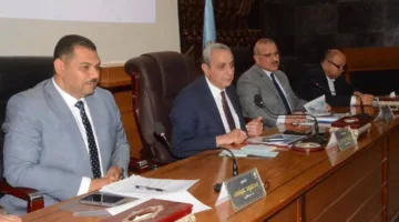 الضابط يرأس اجتماع المجلس التنفيذي ويوافق على تخصيص أراضٍ لإنشاء مدارس ومحطات معالجة مياه.