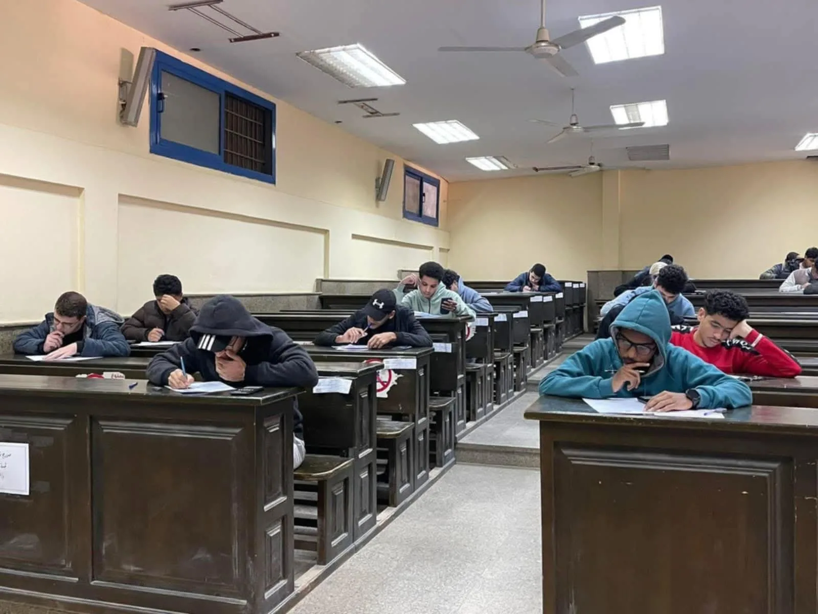 اليوم هو موعد انتهاء اختبارات نهاية الفصل الثاني في معهد طيبة العالي للهندسة. اليوم هو موعد انتهاء اختبارات نهاية الفصل الثاني في معهد طيبة العالي للهندسة.