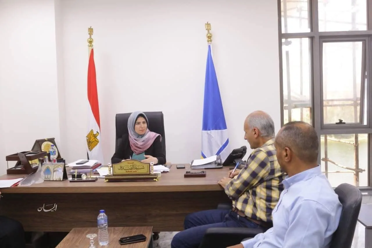 شيماء الصديق تراقب تقدم العمل في عدة مشاريع خدمية وإنسانية. شيماء الصديق تراقب تقدم العمل في عدة مشاريع خدمية وإنسانية.