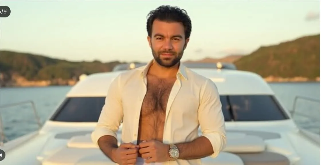 شريف رمزي: ظهور أنيق على يخت فاخر يجذب الأنظار مجدداً شريف رمزي: ظهور أنيق على يخت فاخر يجذب الأنظار مجدداً